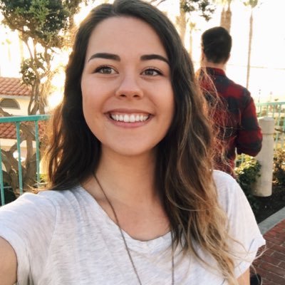 graphic designer who loves life, dogs and pizza