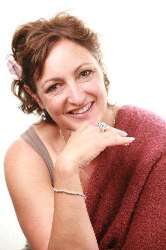 essenceinterior's profile picture. im an interior designer and decorator working from home and helping people with their homes and investments. 
https://t.co/1k1bmb2UIz