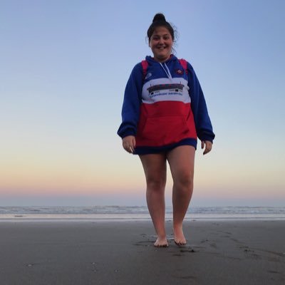 25. Mi familia. Productora de Radio y Medios Audiovisuales. Fanática del handball, la fotografía y los atardeceres. Tomate un mate.