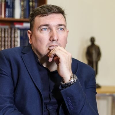 GrofDarko's profile picture. Marijin suprug, otac Dušana i Uroša; Novinar; Veliki navijač Crvene zvezde; Moto: Nije život što i poljem preći