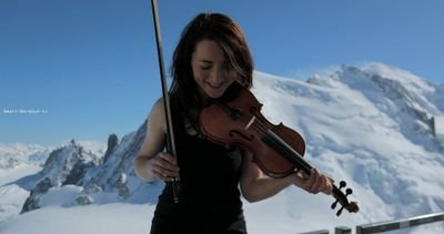🎻Fiddle Player & Sean Nós Dancer from County Clare.
🎶@musicaspodcast.
💃Teaches Céilí & Inclusive Dance Classes
