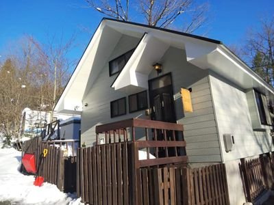 j8zjzsdt9dpCLFa's profile picture. 広島県山県郡北広島町大朝にある1棟貸の貸別荘です。
BBQや焚火のできる東屋付き。
ご利用料金
大朝の杜 5名様まで21000円
※家族割で19000円
※繁忙期23000円
あさねこロッジ8名様まで 23000円〜30000円
※繁忙期30000円
のんびり大朝を満喫してください。