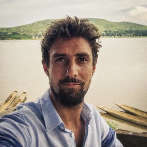 Journaliste et Photographe pour @AFP / @AFPfr en Côte d’Ivoire 🇨🇮 , au Niger 🇳🇪 et au Burkina Faso 🇧🇫 (ex-Coordo AFP Est RDC 🇨🇩)