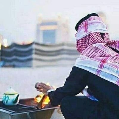 عايش ولاكن ماآني عايش مع الناس ..ةة.. آو آني مخلوق بـــــزمن مـو زمـــاني ,,,,,,