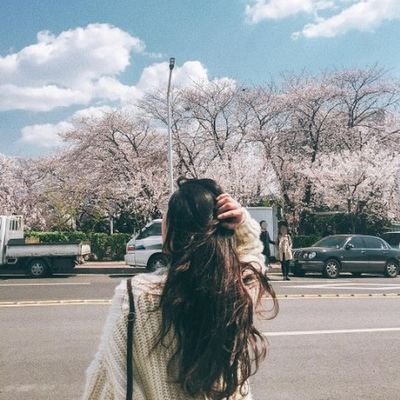 I am Vietnamese. I like music, cuisine, travel. Want to go to many places. Especially Korea, which is popular with many beautiful.