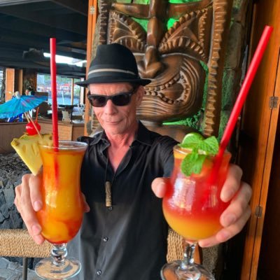 Award winning Low Brow Artist and Tiki Artist! 🤙🏻