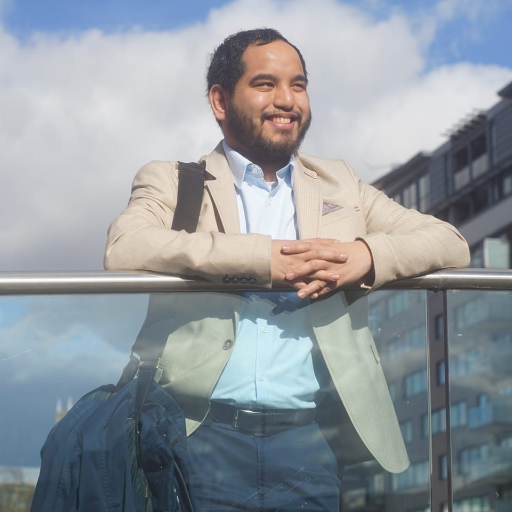 Social entrepreneur/educator/consumer/fan.
Also loves music/dance/sport/food/lego/fitness
#veluzvibes