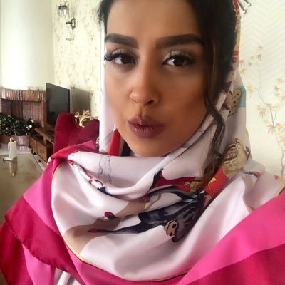 mahtabgharedag1's profile picture. مهندس نقشه برداری که الان دیگه عاشق تئاتر شده و با پرانا و مدیتیشن سر گوشش گرم شده 🤗
