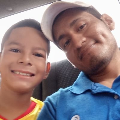 Padre de Familia, estudiante de Ing. Quimica de la Universidad de Guayaquil, Auxiliar de Emfermeria, Auxiliar técnico de computación, mi gran temor Dios.