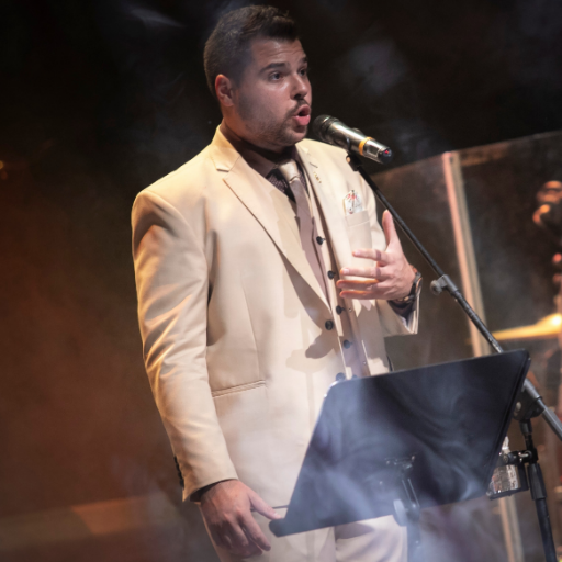 alemartintenor's profile picture. 