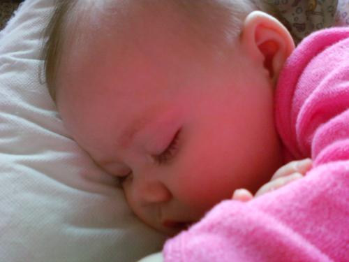 I'm a happy wife and proud mamma to two daughters. Family, friends, knitting, reading and memory-making are my passions.