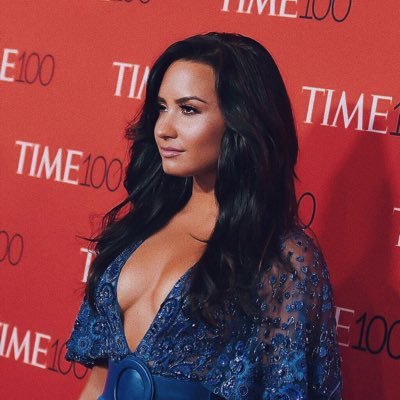 Demi Lovato enthusiastic 💜❤ 
20.15
#TellMeYouLoveMe
PORTUGAL
#EuFui
#RockInRioLisboa
24 de Junho CARALHO