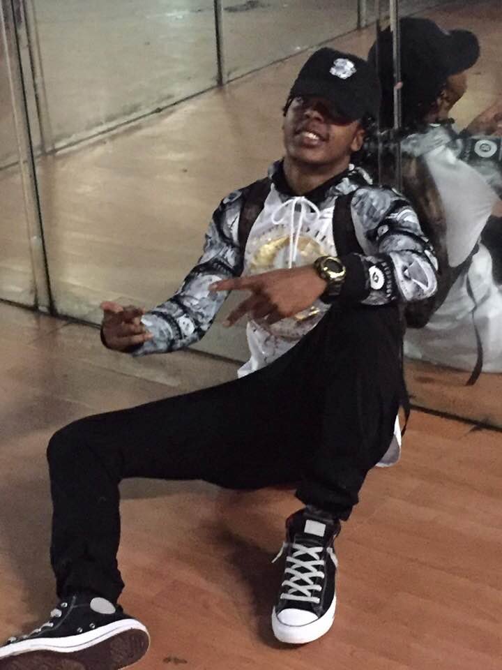 Artist/Producer/Engineer 'Deezy Got Da Juice' Founder of CBK. Im dedicated to my woman, family, and music. If you support me, i'll support you. Next King N Bama