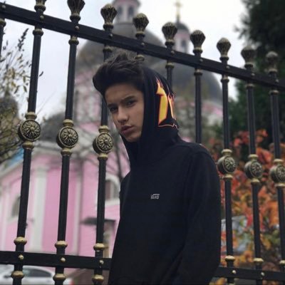 1phosphor1's profile picture. ⭐️🖤