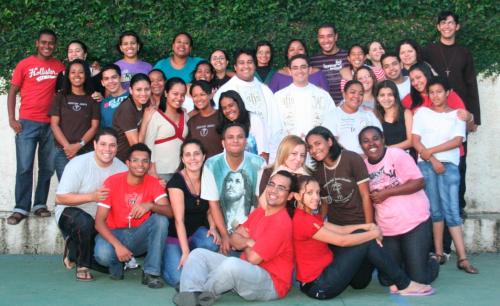 A JS tem como missão proporcionar aos jovens um encontro pessoal com Deus, a partir da espiritualidade salvista, levando-os a viver no “Louvor de Deus”