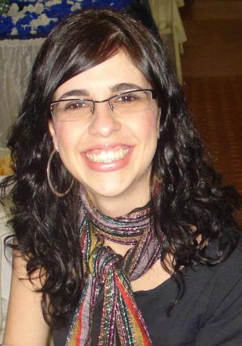 FefeMariaFefe's profile picture. Mestre em Comunicação, estudo identidade cultural, samba e cinema. Cafeínada e descompensada.