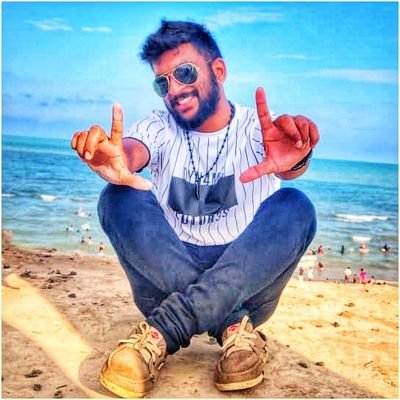 Crazy about Media🎬📷 and Entertainment🎦🎭
M.C.🎙 love dance🕴enjoy cooking🍳swimming🏊
Foodie🌮, Luvv to travel🛩! Friends🙌 n Fun :-)
Actor, RCBian