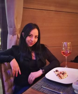 _lilianavg's profile picture. El secreto del cambio no se encuentra en enfocar la energía en combatir lo viejo, sino en construir lo nuevo. ✨💡