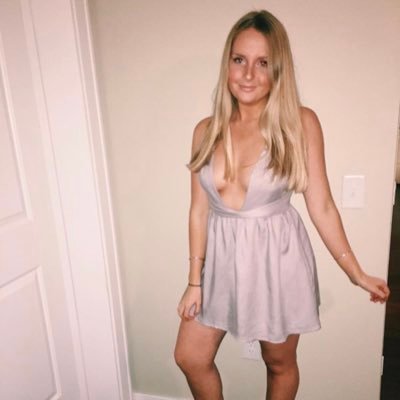 Liv_Arnold's profile picture. Everybody in the pool. Chi Omega