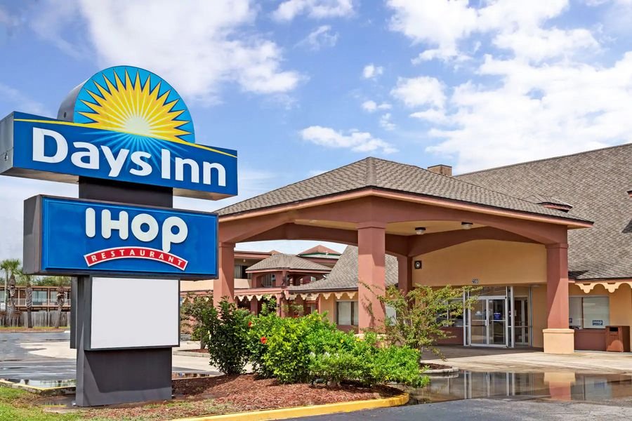 Welcome to Days Inn St. Augustine, the hotel in Saint Augustine West, Florida where you can stay conveniently and comfortably near the historic downtown.