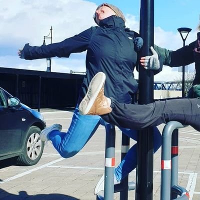 DizzFort's profile picture. Woolwich-based dance artist, wanderer & researcher. PhD on walking, resting & caring about people, places & spaces. Banner background image by Seiriol Davies.