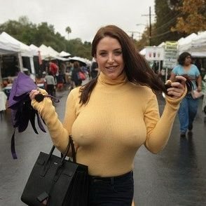 Elizabe14400190's profile picture. 