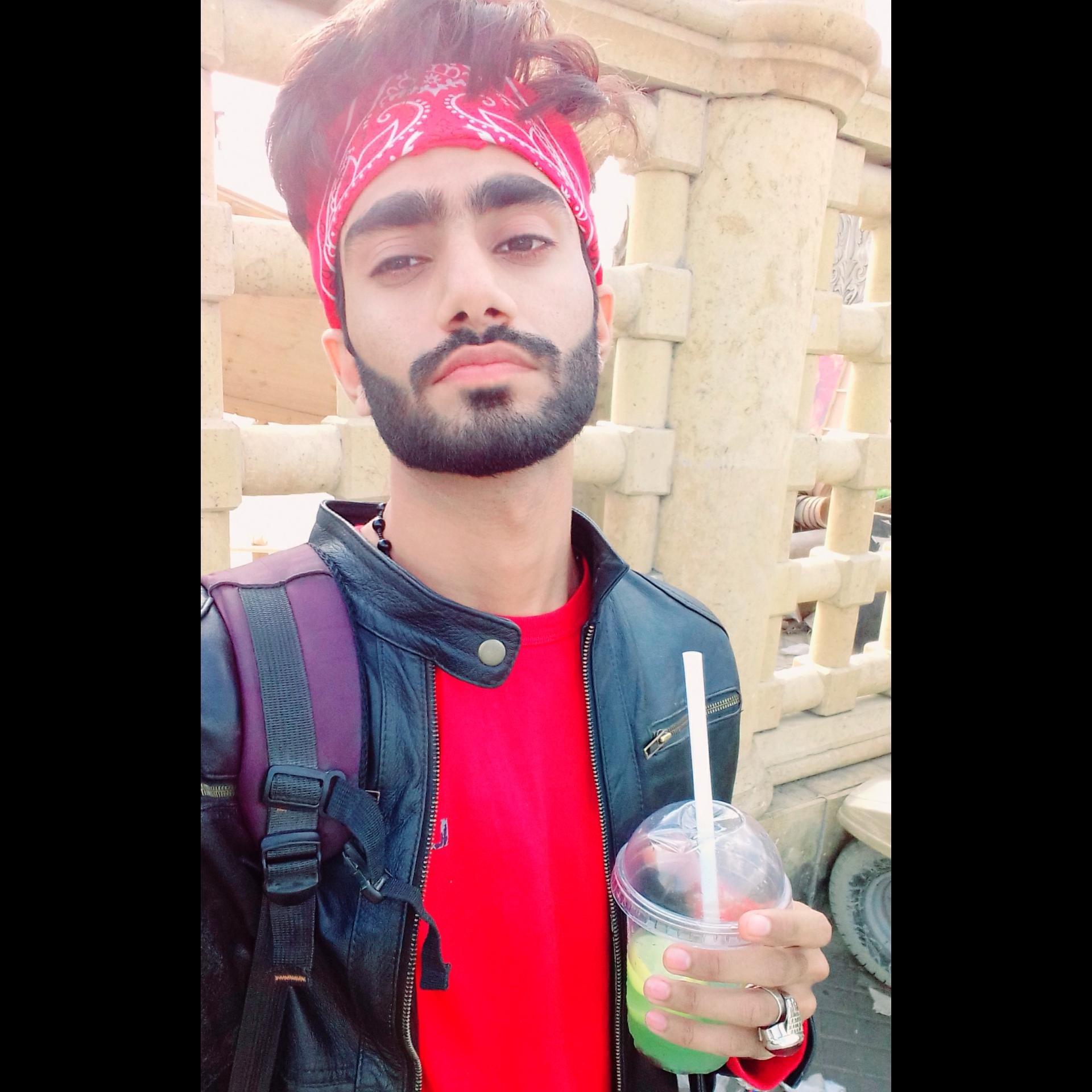 zaynsarbazzy's profile picture. Insta : @zaynsarbazzy خوابوں کا مسافر 👣 This is my story! 🎤👇