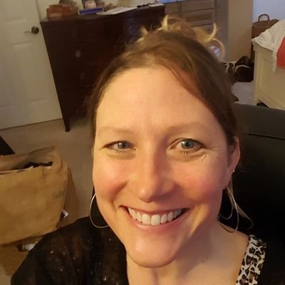 Founder of Anina's Keto Happiness. Connected. Chillaxed. Always smiling. Healthy. Lover of love.