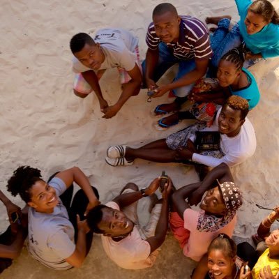 Translation: Elders of the past. Penn State Lab focusing on the environmental archaeology of Southwest Madagascar directed by @kgdouglass. Tweets by @archaedan