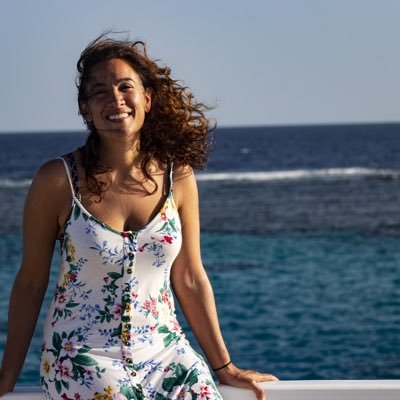 Truth speaker. Dedicated to the collective re-awakening of love. Life coach, EFT master, and contributor to BBC, Cosmopolitan, Closer and Look magazines.