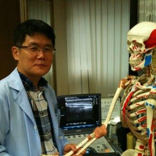 정형외과 의사(orthopedic surgeon), 부천 역곡가톨릭정형외과의원, 골프, 왼손골퍼, 주식투자, 기타, 화목한 가정, 컴패션기부, 스페인여행 올라, 실명이신분 맞팔합니다. 

지나친 정치얘기는 싫어요 
목요일 오전 등산 또는 골프

그리고 건강하자