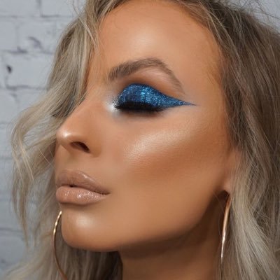 Irish Makeup artist 🐝 Instagram- @katiekontour (https://t.co/0iP7Oh5pGB)