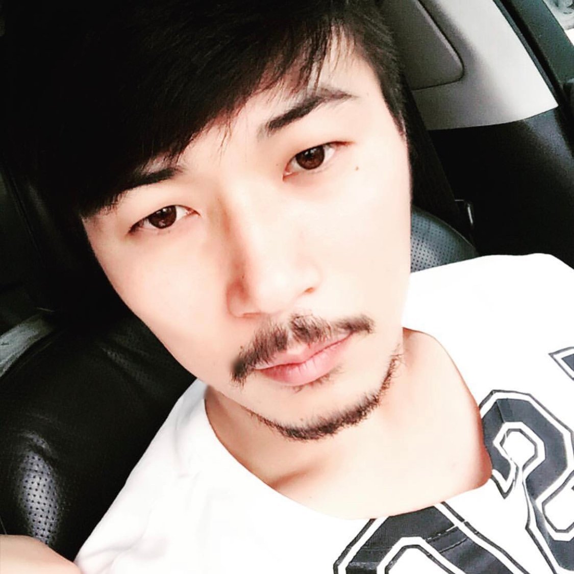 c26q4t39's profile picture. シングルパパしてます（* ^^ *）自分でもいろんな事しながら、毎日楽しく生活してるよ♪
最近もFX始めたり！みなさん絡んでくれたらうれしいです😄