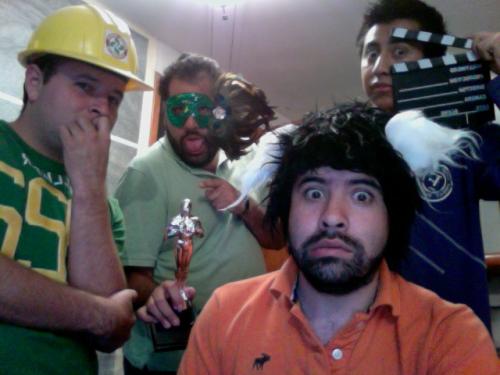 ponlenombre's profile picture. este podcast no trata de nada y los twitts que mandemos también no hablan de nada, que lo disfrutes