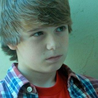 soomebodytolov's profile picture. I´m the type of girl:
who will burst out laughing in dead silence because of something that happened...
yesterday :D