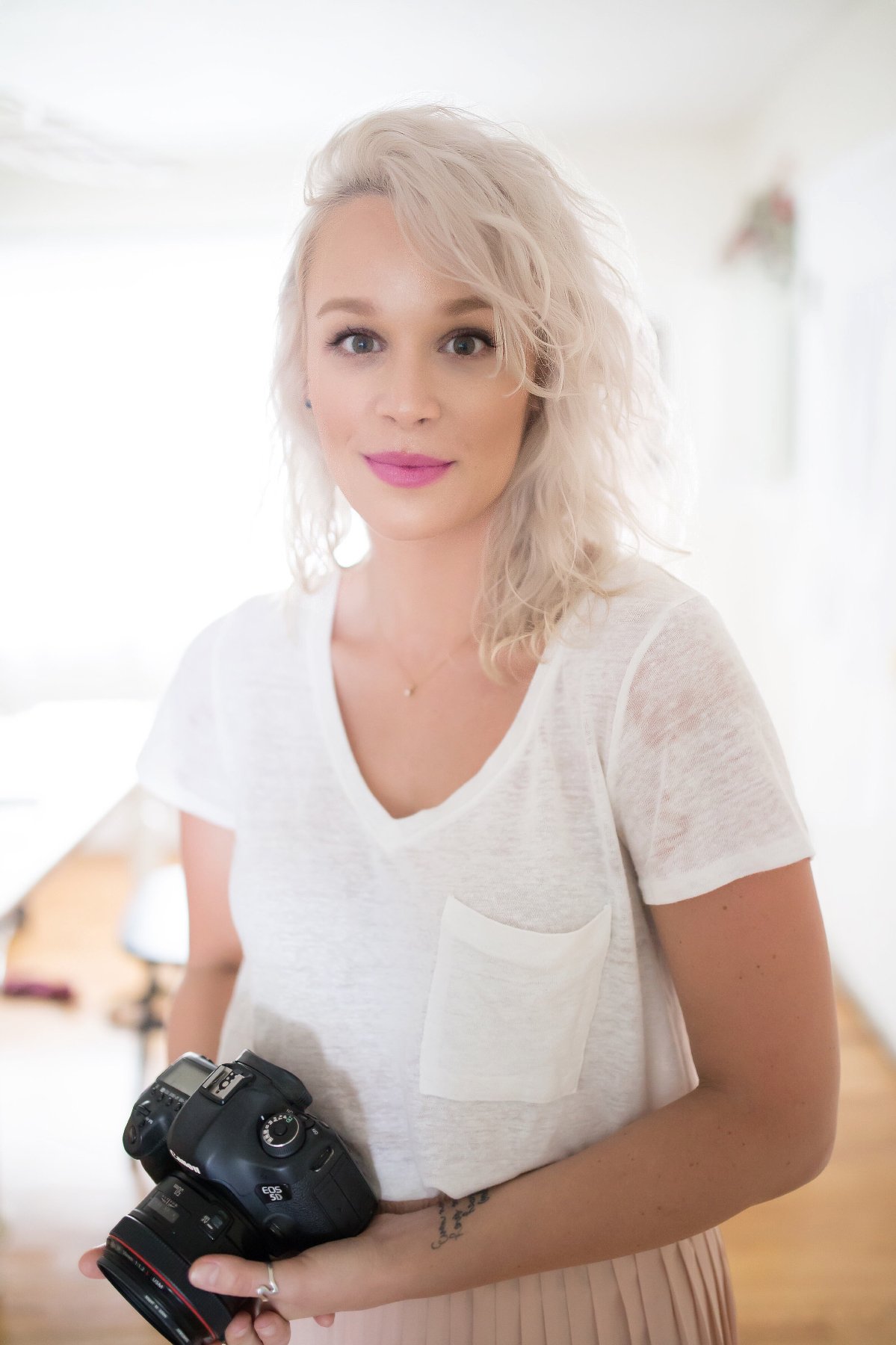 I love to laugh, eat, and pet all the puppies-- but most importantly I capture people on the most important day of their lives #imyourweddingphotographer