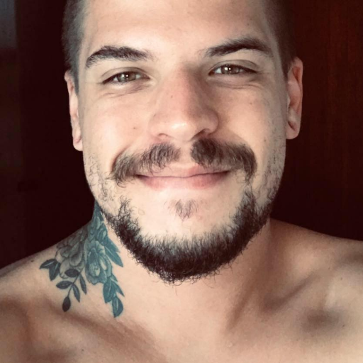 Só uso twitter pra ver notícia e reclamar da vida.