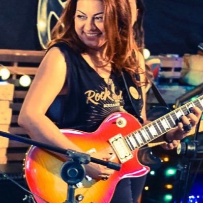 DaniMaestrelo's profile picture. Empreendedora serial, designer, musicista, fotógrafa de araque, louca por cachorro e arquitetura.