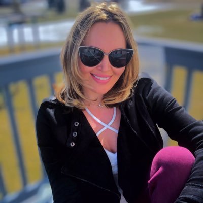 Totally_Tash's profile picture. A girl, a fashionista, a foodie, a mom and a former #WhiteHouse staffer talking #Trends, #Tastes, #Travel and #Today while spreading positivity.