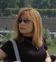 GlamGlen's profile picture. inside outside upside down. inside a box. looking out. or quite possibly outside a box, looking in.