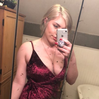 ebuckman98's profile picture. WIU '21 cash app: $EricaBuckman