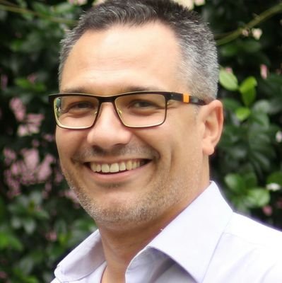 Síntesis de un amor.
RT no son afirmaciones. RT aren't endorsements. Knowmad.
Militante @Gen_RoldanSF @CEEALorg
Presidente @PartidoGenSF
#ActioNonVerba