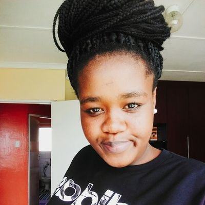 kom_lxlx's profile picture. 💜❤