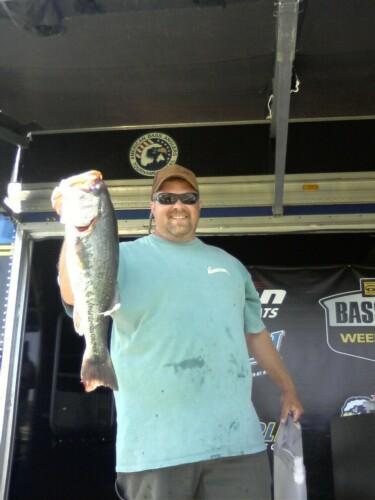 Bass fishing.  Amateur bass fishing competitor.  Hot pepper grower.