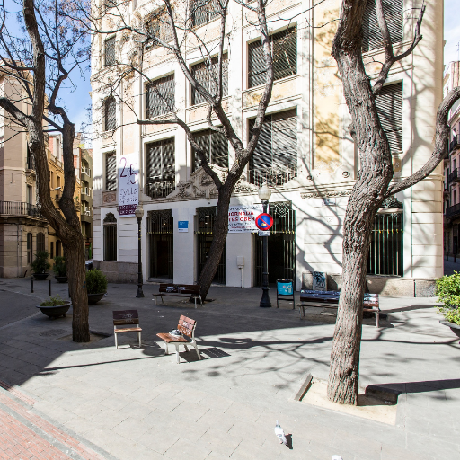 L'Institut Vila de Gràcia ofereix estudis d'ESO i Batxillerat i està molt integrat al barri de Gràcia. Ja tenim 25 anys d'història.