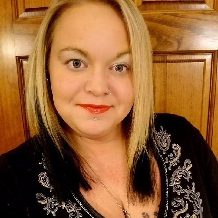 Loving, sweet, romantic , hospitality, country girl, Jersey girl, gemstone. I love my kids they all mean alot to me.. I luv d beach, fishing, cooking, camping