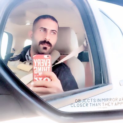 أن سالت عني مئة شخص ستجد أمامك مئة راي انا لا اطرح شخصيتي مع الناس انا اجاري عقولهم