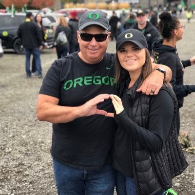 Probably tweeting about @UOregon or my dad / PDX / Opinions are my own