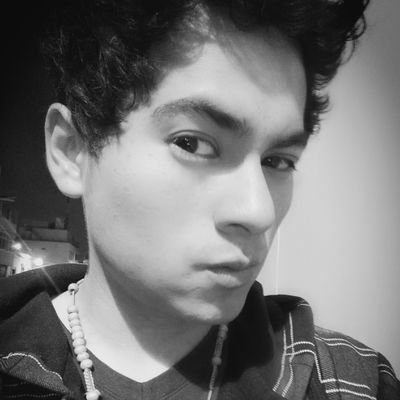 Soy un chico tranquilo alegre y muy sociable y me gusta compartir momentos agradables e inolvidables
