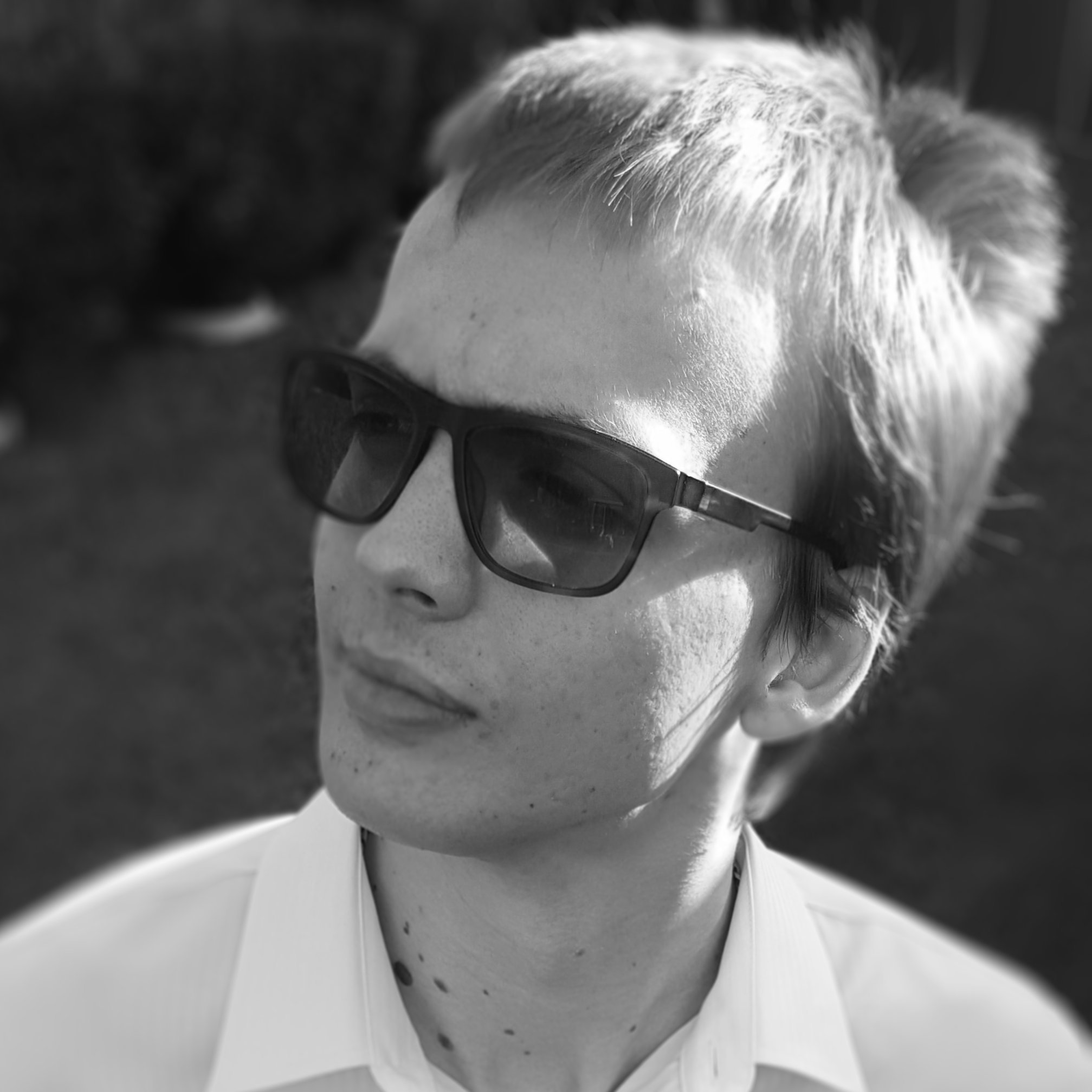 Producer/Programmer on Fruit Ninja VR 2. I do the whole code shebang (now in VR!) Usually working in Unity and C#.
